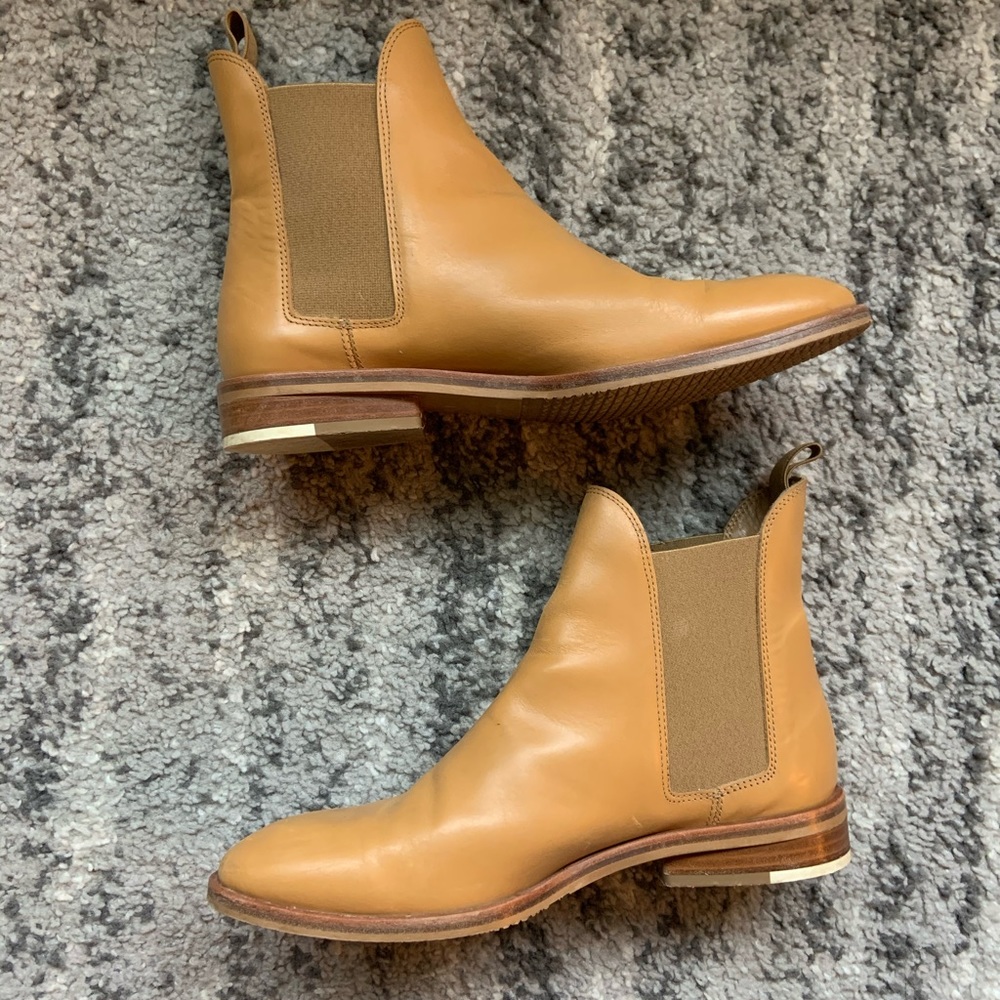 Everlane Chelsea boot camel color size 7